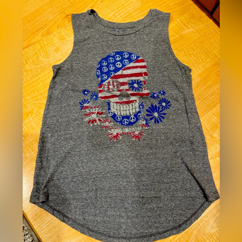 Lucky razor back tee. Great condition.
